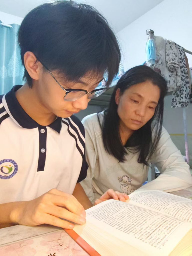 家校共育筑品格 暑期实践伴成长———我校开展暑期“守望成长·六个一”品格实践活动