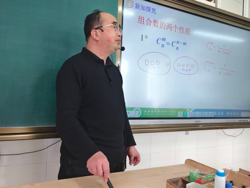三尺讲台守初心 先锋引领担使命——第二教学党支部创新人才培养团队奋战教学一线纪实