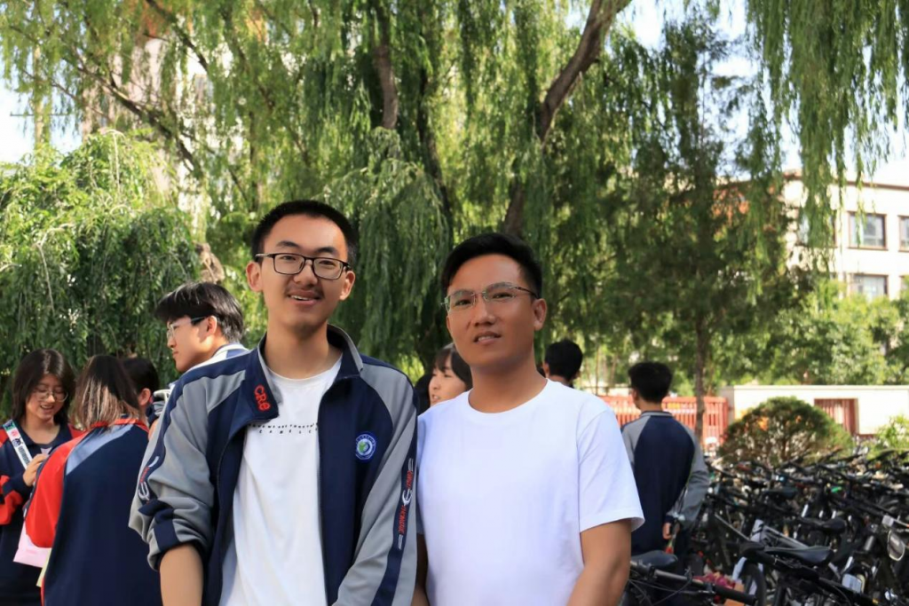 党员先锋丨王惟瑜:党旗高扬守杏坛 一片丹心润芳华 党员先锋丨王惟瑜:党旗高扬守杏坛 一片丹心润芳华
