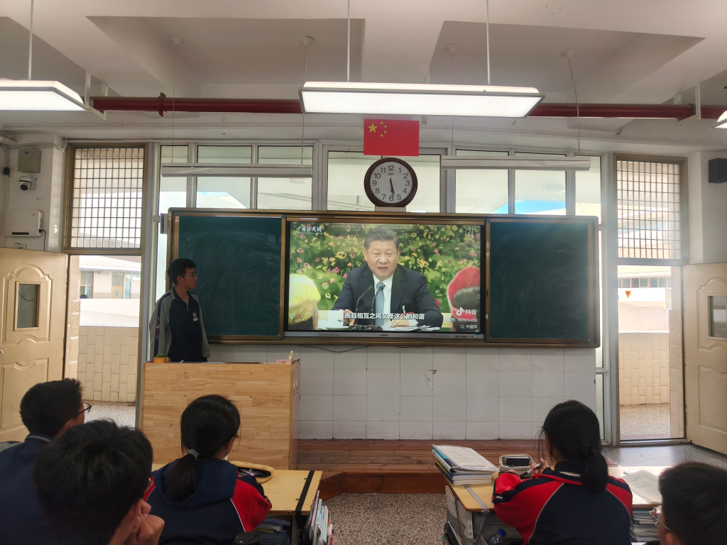 我校开展“同心铸梦 籽籽情深”铸牢中华民族共同体意识主题团日活动